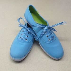 ADORABLE BLUE KEDS